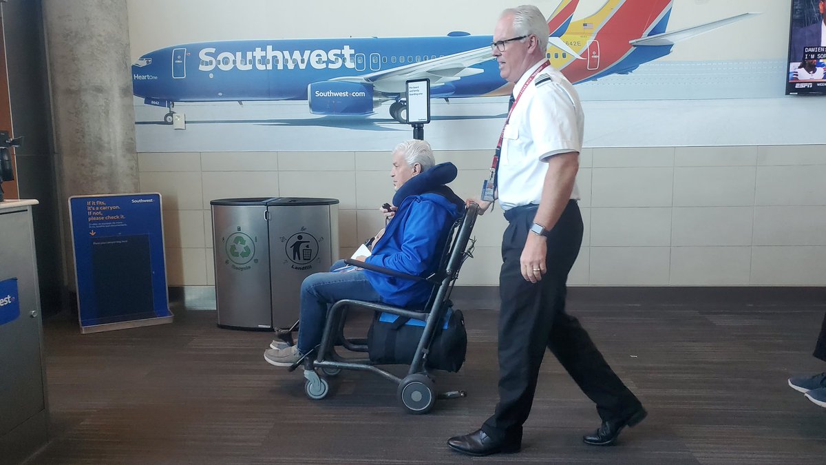 916Maverick's tweet photo. #Kudos Captain flight 327 out of DAL came out and helped push wheelchairs. #leadership #GiveCreditWhereCreditIsDue
@SouthwestAir https://t.co/wNsis3rAsp
