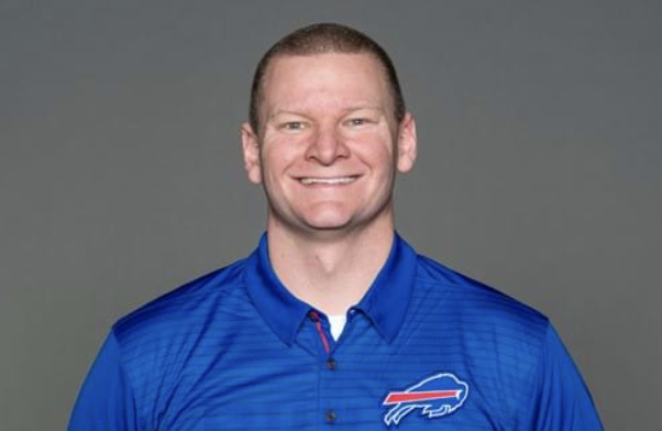 Nati_Sports's tweet photo. The man who potentially saved Damar Hamlin from further damage/further complications through quick action and professionalism... 

Denny Kellington, Bills assistant Athletic Trainer, whom is credited with providing CPR to Damar on the field. 

Denny has an MA from THE Ohio State. https://t.co/yxKxBF9t0t