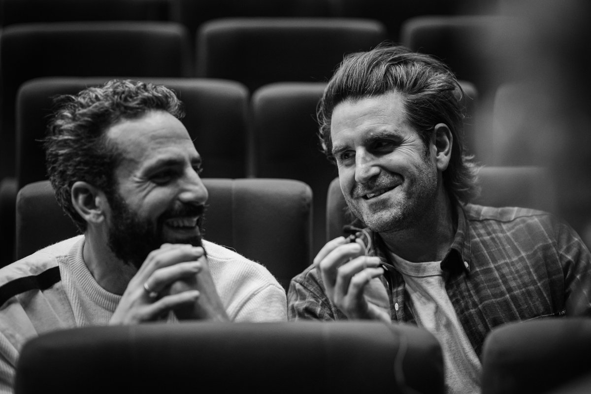 ChubbyCoon's tweet photo. Les Cadors

Hier soir, le @luxcaen organisait une avant première du film Les Cadors à l'amphi Daure de l'@Universite_Caen  en présence du réalisateur Julien Guetta et de @gregoireludig.
Une partie de @WeAreMalherbe se chargeait même de l'animation. https://t.co/Tq6g2gyuHU