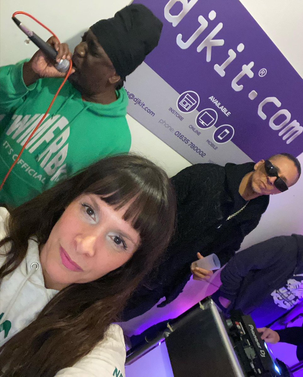 NevGWeatherGirl's tweet photo. Thurs nights won’t b the same now that my fave show on Kool has come to an end🥺 Last Thurs(29/12/22)we marked JamieG’s last show on Kool w the UCOJ fam.Jamie&amp;the fam will def b feeling the absence of the show tonight!
#JamieG
#KoolFM
#Thurs7pm
#UCOJFamily
#EndOfAnEra
#KoolLondon https://t.co/uIq8SH6ucw