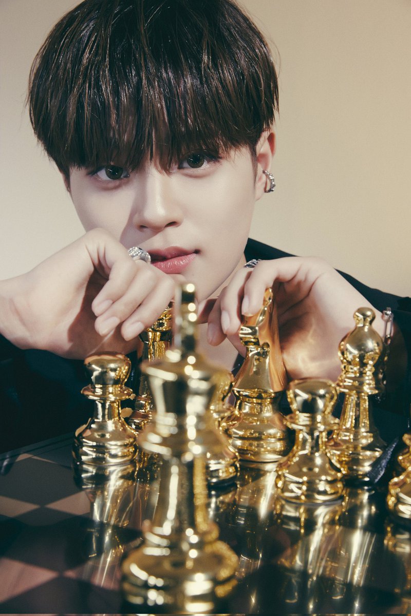 tomydavid1's tweet photo. 23.01.05

Happy New Year to this such a powerful man, the all-rounded intelligent and powerful who deserves all in his hands. 🖤🤍🦦 #LEEDAEHWI #DAEHWI #이대휘 https://t.co/46kxc4fAEZ