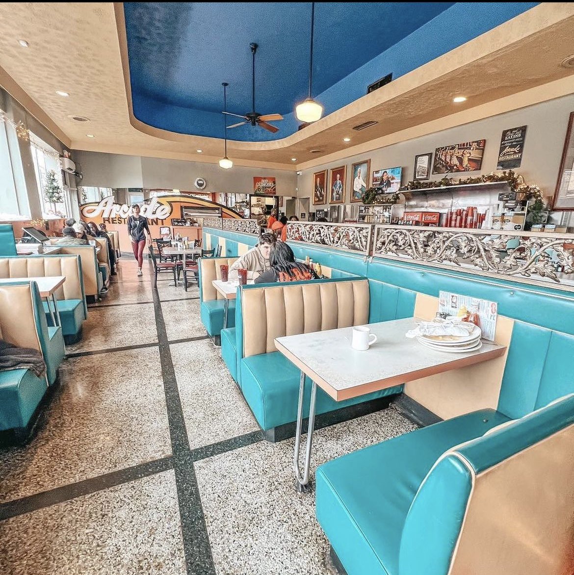 Arcade_Memphis's tweet photo. Come dine with us for lunch and breakfast all day!
Lunch specials served 11-2
Open 7-3
#dailylunchspecials #oldestcafe #memphis #southmain #breakfastallday #vintage #travelchannel #elvis #eats #brunch #memphisthingstodo https://t.co/uErgrks3Fn