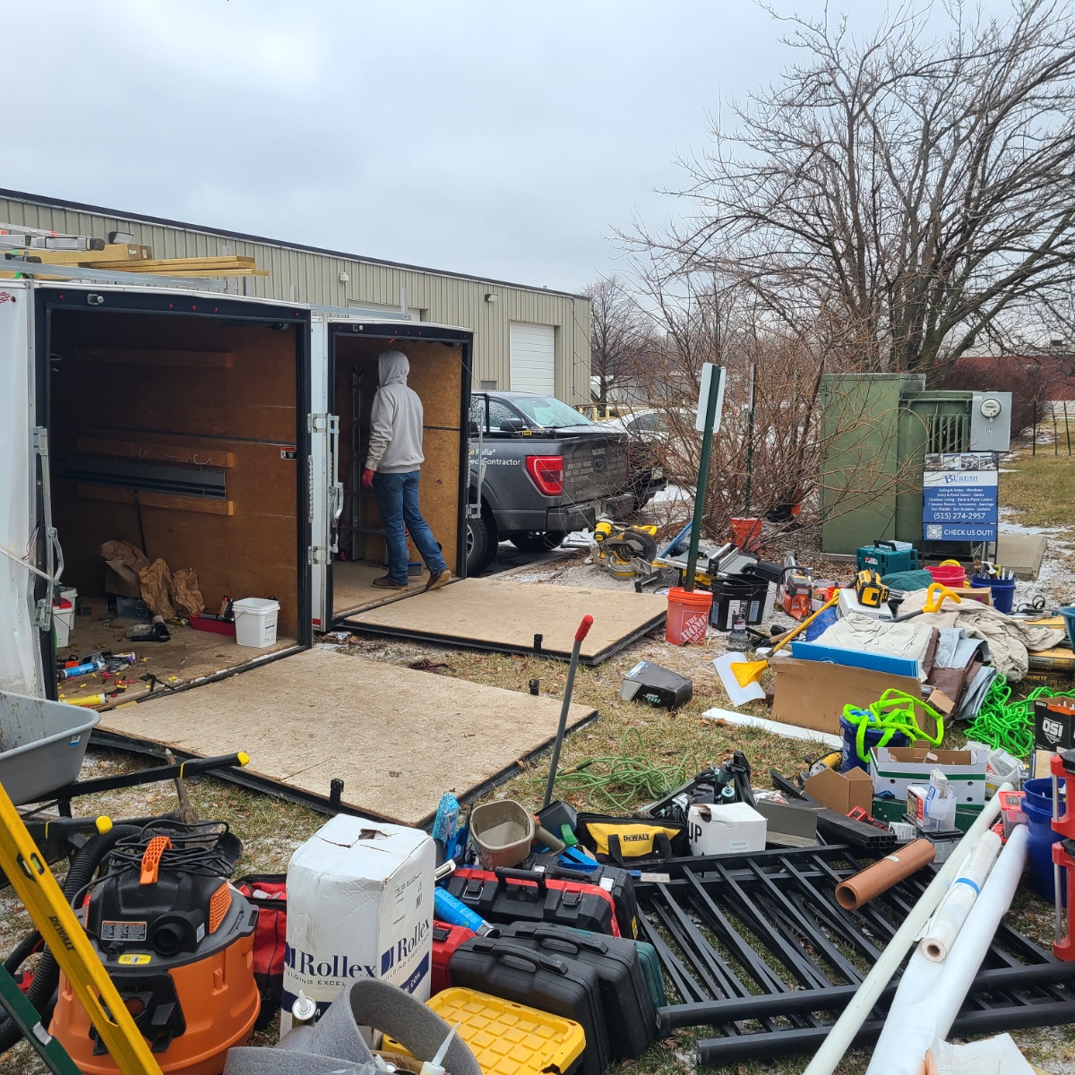 bureshhs's tweet image. Starting the new year with a little trailer decluttering! 🧹 It becomes necessary when somebody slams into the back of one of your trailers and pushes it off the streets!🤭