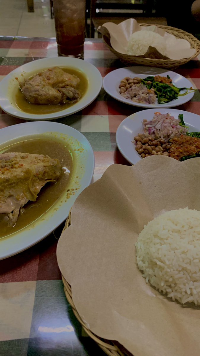 callmerahai's tweet photo. @FOODFESS2 ayam betutu enak bgt woii https://t.co/KvecGyY9Wv
