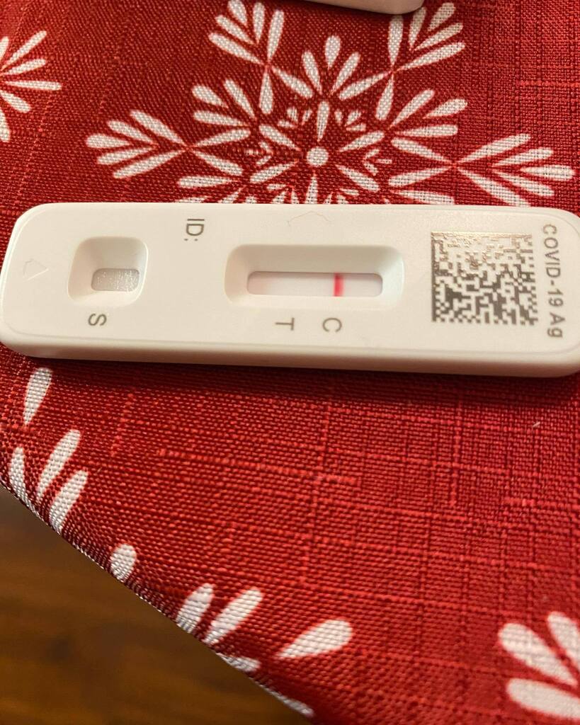 veronicarobbins's tweet photo. COVID hit the house. Two of us were positive, one negative (just an old-fashioned cold). All are well now. 👍🏻 https://t.co/R7JoZPLruN https://t.co/8yCKHnei8O