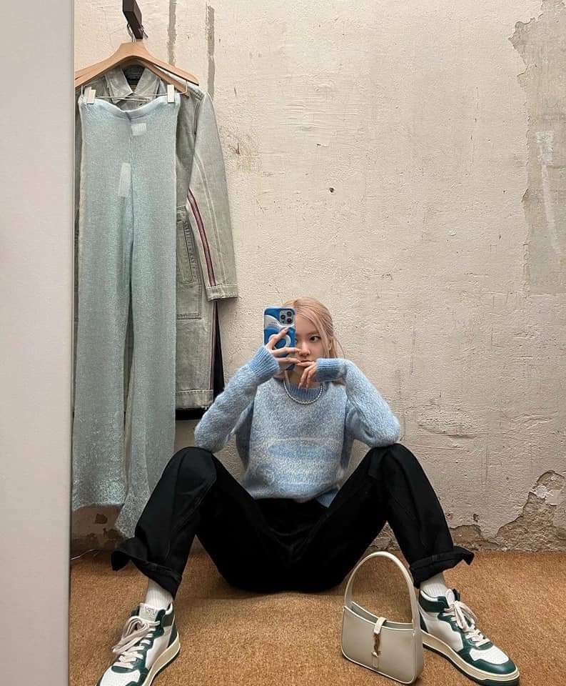 RV99225709's tweet photo. Rosè IG update
010623 https://t.co/YaVoiF8lSi