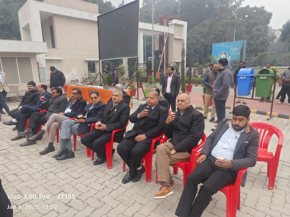 ITBarLucknow's tweet photo. Glimpses of New Year 2023 Celebration with Income Tax Officers at Pratyaksh Kar Bhawan, Lucknow. It was atttended by officers &amp; members at large numbers &amp; exchanged warm greetings with beautiful memories on this chilly winter morning

We wish everyone Happy New Year 2023!! 💐💐 https://t.co/6MzugSOdWD