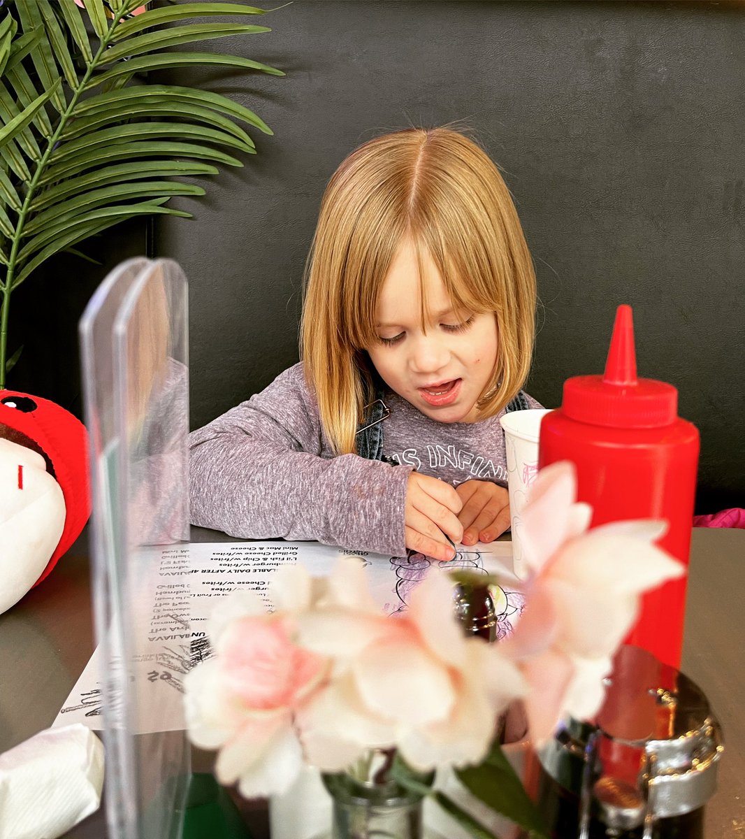 AndrewHanna's tweet photo. A quick stop to fuel up and grab lunch at Electric Diner. According to munchkin they have delicious poutine + excellent chocolate milk. 

#hamont #hamonteats #tastehamont #hamontfoodie #hamontfood #hamontmoms #hamontfoodies #hamontstyle #hamontishome #myhamont #hamontlocal https://t.co/HWzTYXkXjk