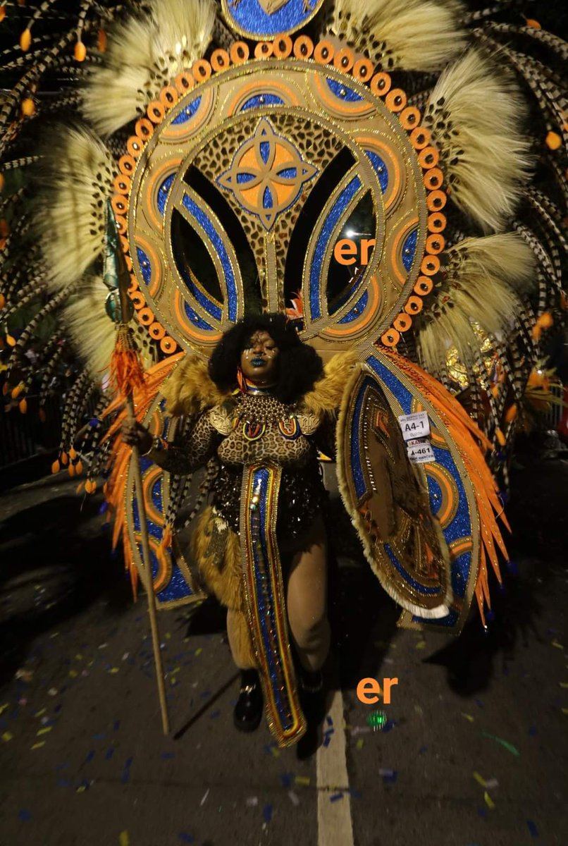 itsericrose's tweet photo. This #Bahamas 2022 Boxing Day #Junkanoo pic of Christina Fernander is one of my faves captured on Shirley Street in years. I used the Styles Editor on the #Samsung Galaxy S22 Ultra, and a #Fotogrid collage. 

"The Junkanoo Queen" Series.  January 5, 2023. (©️ Eric Rose)
#art https://t.co/nlYscHUVDw
