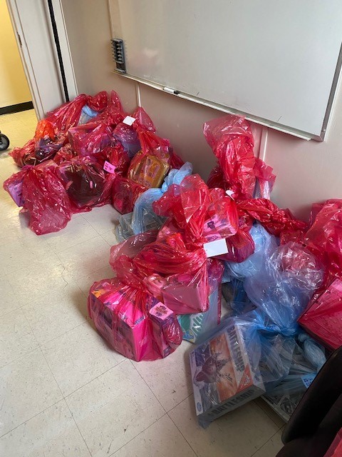 YMCA Ottawa (@ymca_ottawa) on Twitter photo We saw an overwhelming amount of donations to our housing programs last month. Thank you to the following groups who brought so much warmth & joy to our residents over the holidays: <a href="/CentretownCHC/">Centretown Community Health Centre</a>, Toy Mountain, <a href="/OttawaShoebox/">The Ottawa Shoebox Project</a> , Cardel Homes, <a href="/pyjamapatrol/">Pyjama Patrol</a>, & Knox United Church. We saw an overwhelming amount of donations to our housing programs last month. Thank you to the following groups who brought so much warmth & joy to our residents over the holidays: <a href="/CentretownCHC/">Centretown Community Health Centre</a>, Toy Mountain, <a href="/OttawaShoebox/">The Ottawa Shoebox Project</a> , Cardel Homes, <a href="/pyjamapatrol/">Pyjama Patrol</a>, & Knox United Church.