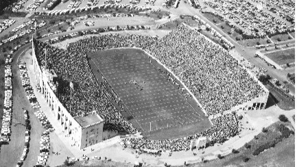 TCU's tweet photo. In honor of the upcoming CFP National Championship, we're throwing it back to 1935 and 1938 when TCU last won a National Championship title. We're looking to make more history on Monday.😉 #TCU150 #ThrowbackThursday #NattyFrogs #GoFrogs https://t.co/IrNBy1ZqB7