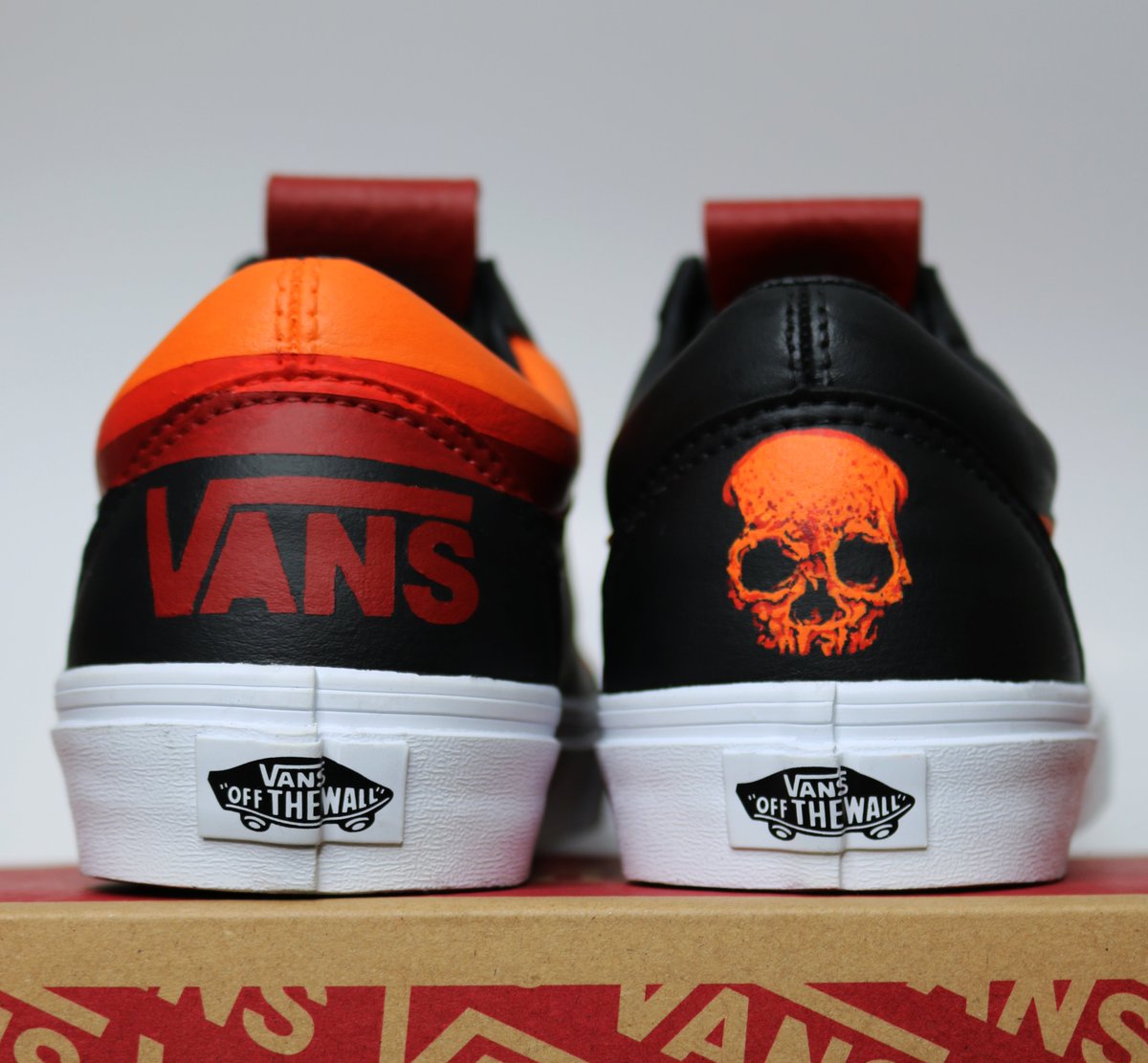 JChicagoCustoms's tweet photo. 🔥NOW SERVING 1-of-1 @vans OLD SKOOL LOWS🔥
+
As a 14 year old skater punk band kid pothead, I definitely had my fair share of Vans in my closet.
It feels so good adding these lows to the repertoire! 
+ https://t.co/2go1tzzEhv