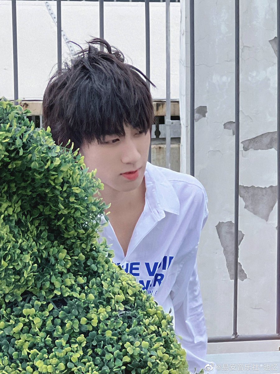 jialijiajia_'s tweet photo. เผลอแปบเดียวฉืออี้ก็อายุ 19 ปีแล้ว เมื่อก่อนยังเป็นเด็กเล็กอยู่ สุขสันต์วันเกิดฉืออี้ ขอให้หนูมีความสุขมากๆ ขอให้ปีนี้และปีหน้าเป็นปีที่ดีสำหรับหนู ขอให้มีแต่คนรักและเอ็นดูมากขึ้นเรื่อยๆเป็นกำลังใจให้ฉืออี้ตลอด และอยู่ชมรมดนตรีอี้อานไ��นานๆเลยนะ
#Happy19thWINGDay
#0106池忆生日快乐 https://t.co/GBtg2buEyI