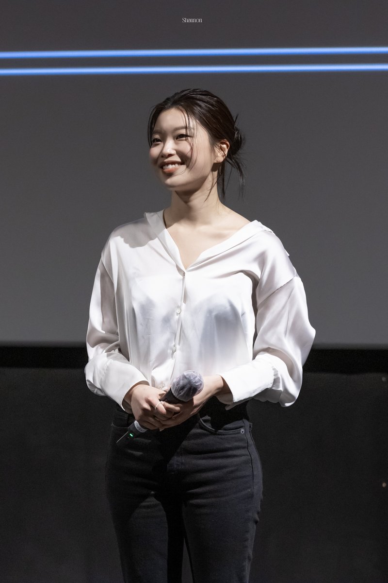Shannon_Pic's tweet photo. 230105 시네마스테이지(스웨그에이지) 무대인사

넘 예쁜 솨배우😍

# https://t.co/OtPnGjNQB7