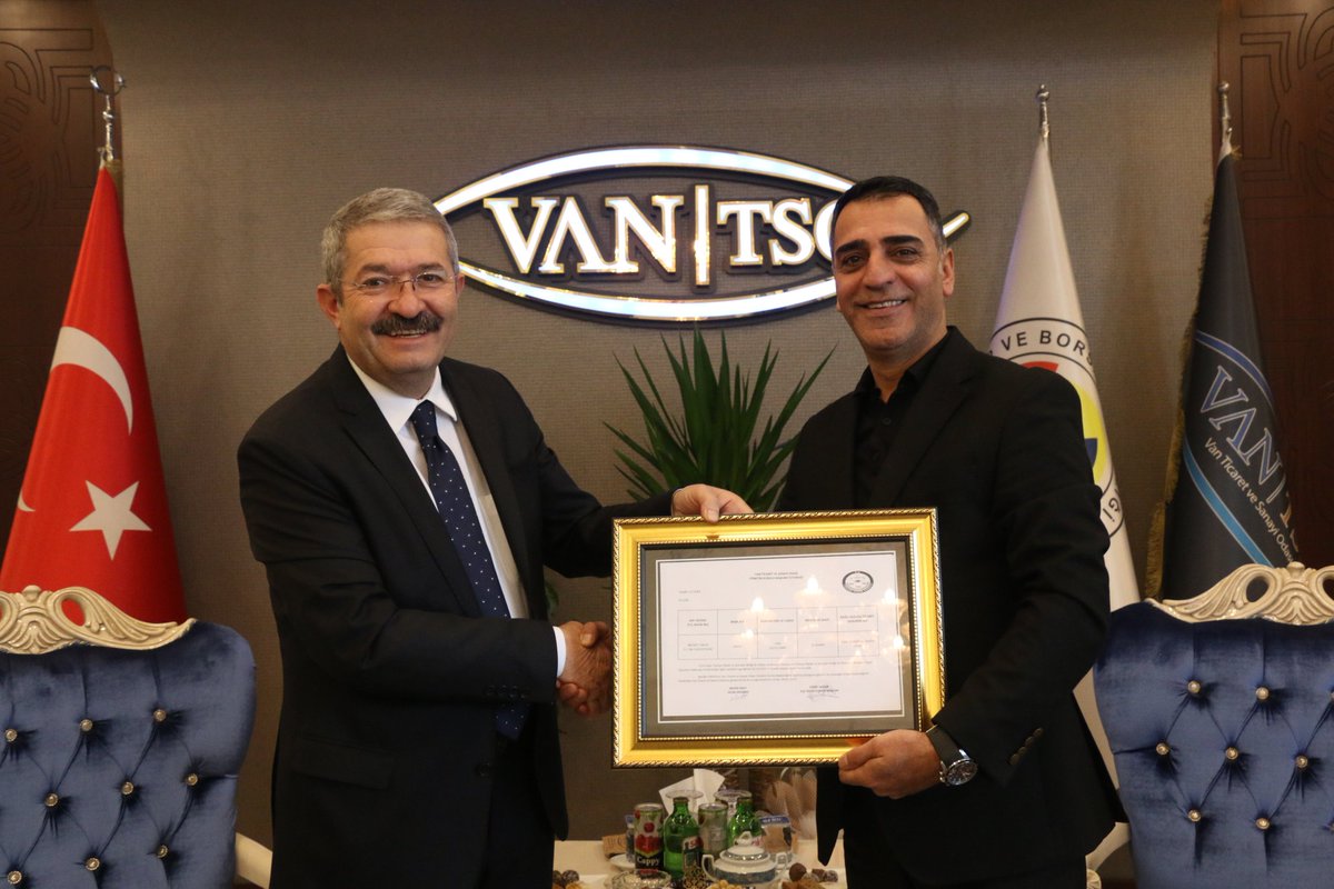 Genel Sekreterimiz <a href="/Cengizvantso/">Cengiz aras</a>, Yönetim Kurulu Başkanımız <a href="/NecdetTakva/">Necdet Takva</a>'ya mazbatasını takdim etti.