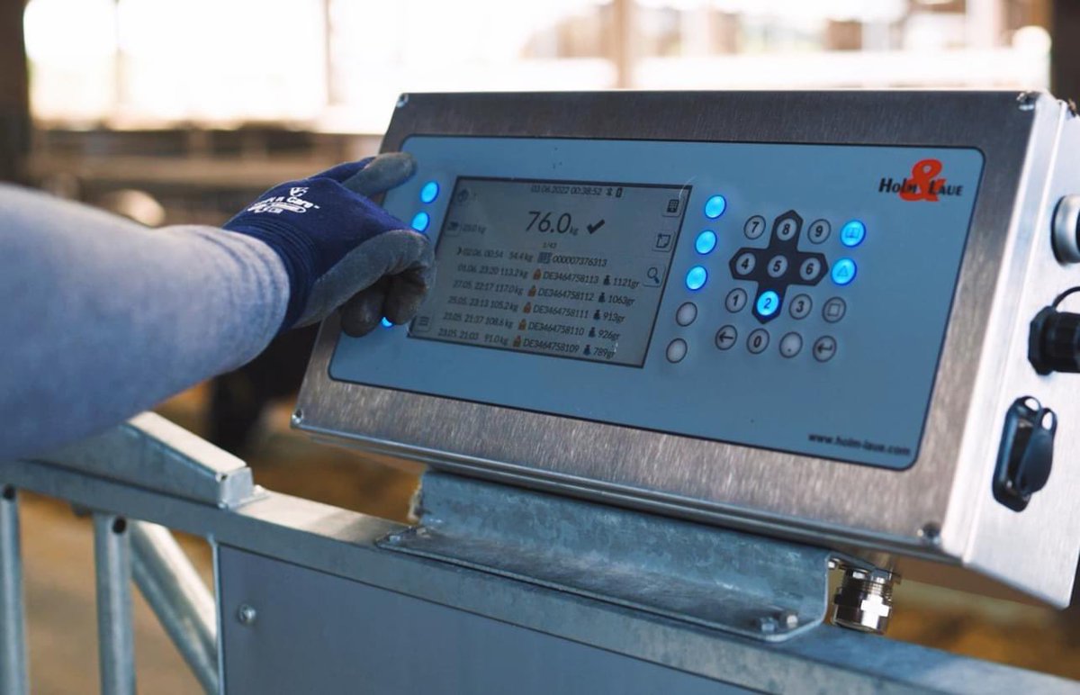 HolmUK_NL's tweet image. Do you already know our #WeightControl Single?🤔⚖️🐮

It can do much more than just weighing calves! You have the possibility to record additional important information about the calf.👍   In the office you will find the data presented. 
on YouTube! 👉youtube.com/watch?v=OTQ2TG…