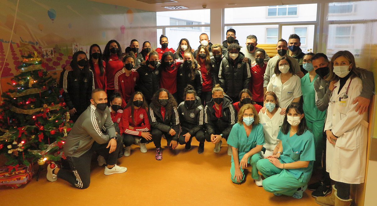 Ayer nuestras jugadoras, técnicos y directiva visitaron la Unidad de Pediatría del Hospital San Pedro. 

Una gran experiencia a unos días de la noche mágica de niños y niñas. #GoDUX