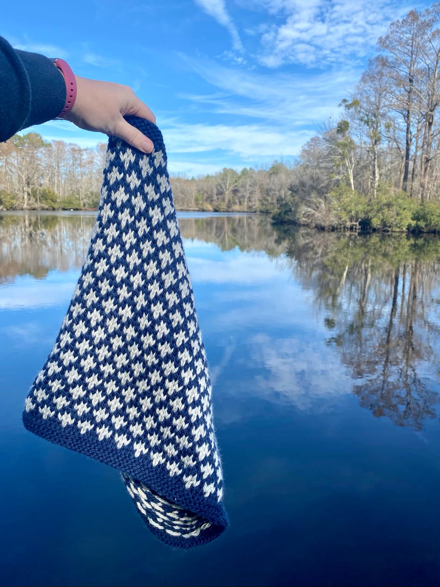 cloverusa's tweet photo. New year, new project! The Winter Stars Cowl is a great new knitting project for this cold weather!๐ง๏ธ
๐Link in bio
#knittingpattern #cowlpattern #circularknittignneedles #cloverusa https://t.co/2zqGa0DHRc