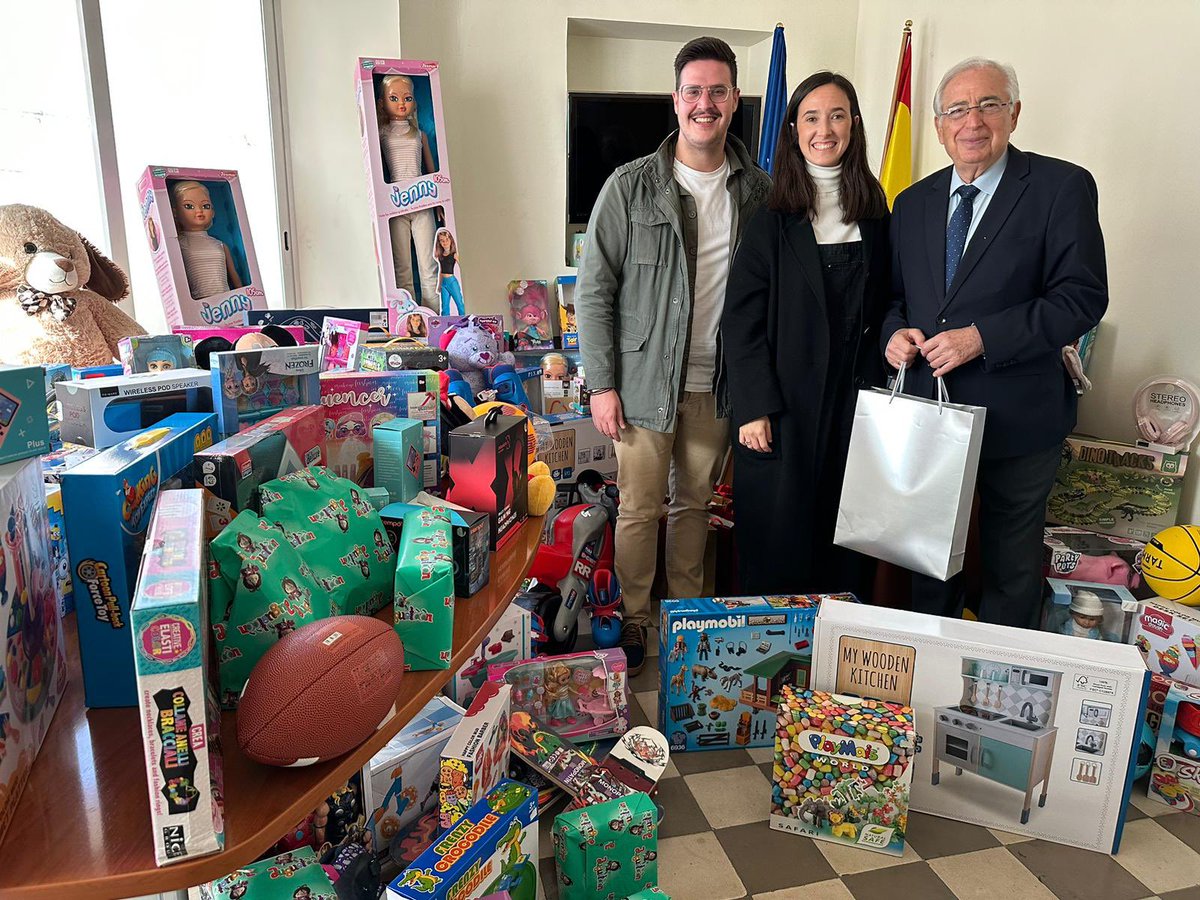 🎄Éxito con la “Recogida de juguetes” que organizamos cada año desde NNGG de Melilla.
Agradecer a todos por colaborar y que todos los niños sigan manteniendo la ilusión.

Este año hemos colaborado con:
DIVINA INFANTITA
CARITAS SAN AGUSTIN 
MUJERES EN IGUALDAD
MUJERES VECINALES