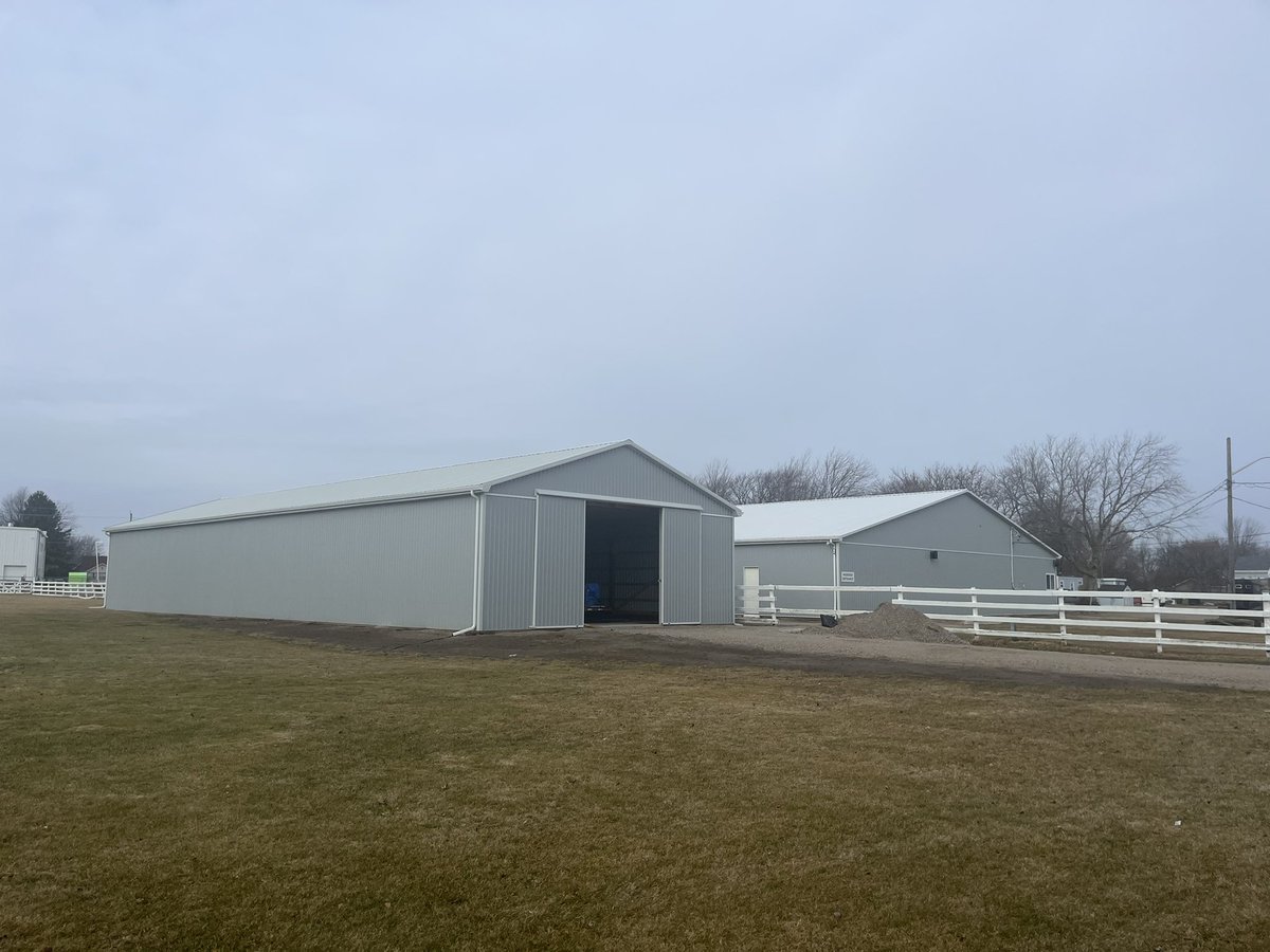LeamingtonRace's tweet photo. After some delays the new test barn has made some progress and will be in action for the start of the 2023 season. This barn will also offer a section of new lasix stalls! https://t.co/VLOqC7CUxb