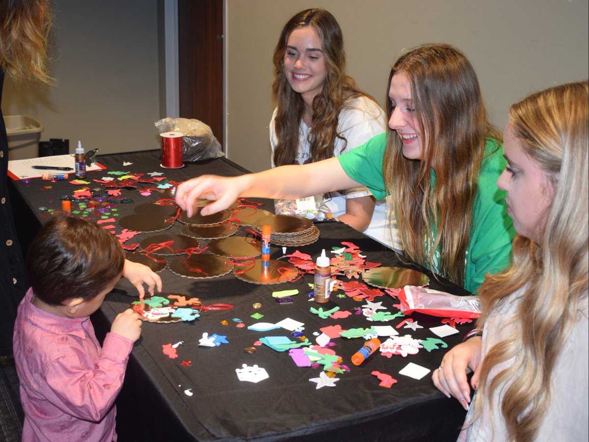 eastersealshou's tweet photo. #TBT to the awesome party that the @BlinnCollege Child Development/Education Program threw for our Early Childhood Intervention clients! Everyone enjoyed arts and crafts, pizza, cookies, and a visit from Santa!!! Learn more about how #ECIWorks at https://t.co/U2cEMzvO2V #ECI https://t.co/wTJs0CK7Jx