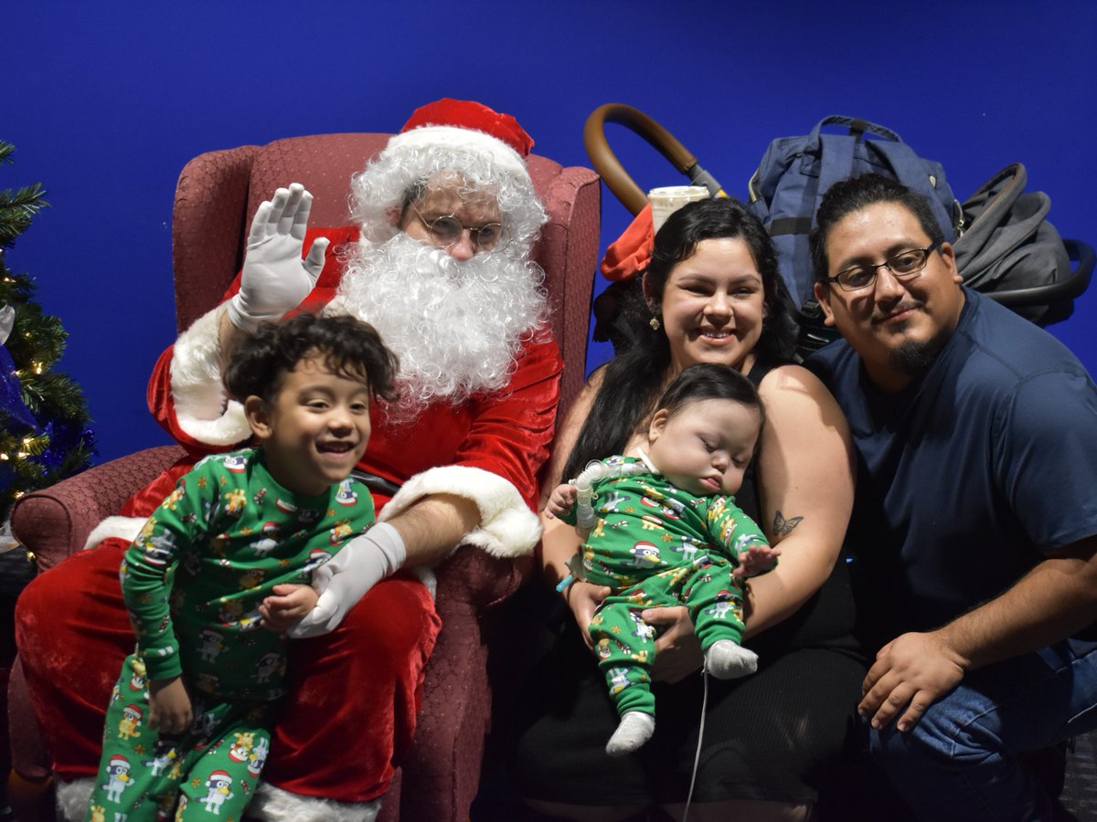 eastersealshou's tweet photo. #TBT to the awesome party that the @BlinnCollege Child Development/Education Program threw for our Early Childhood Intervention clients! Everyone enjoyed arts and crafts, pizza, cookies, and a visit from Santa!!! Learn more about how #ECIWorks at https://t.co/U2cEMzvO2V #ECI https://t.co/wTJs0CK7Jx