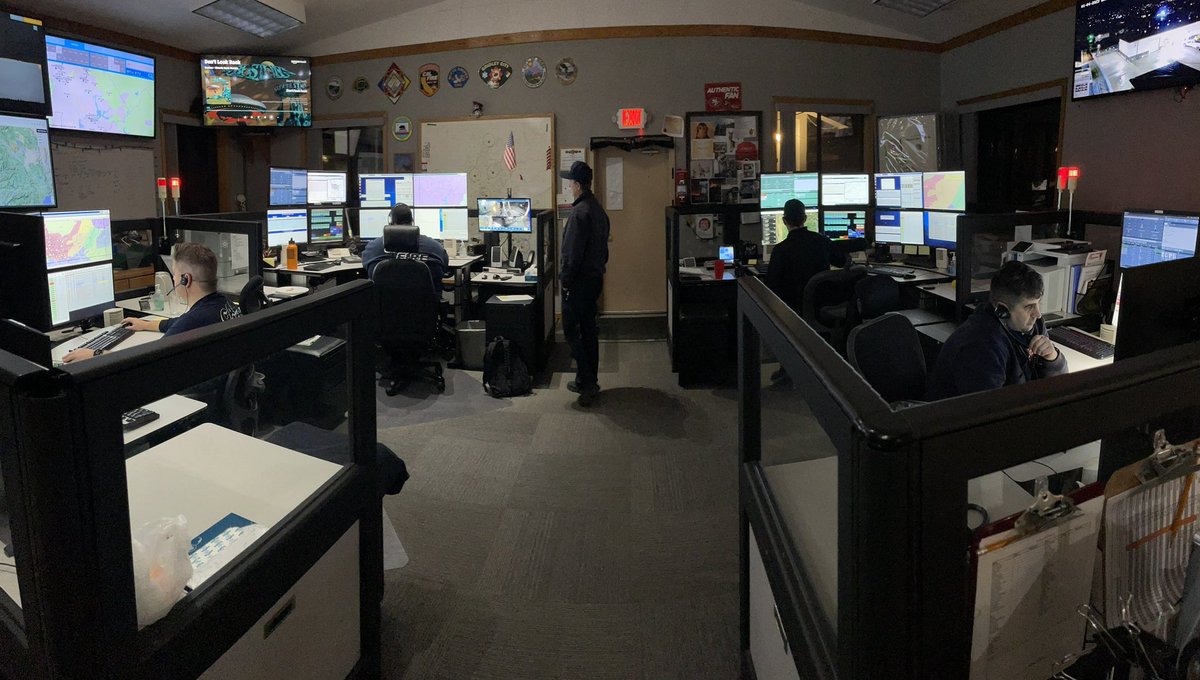 CALFIRE_ButteCo's tweet image. Busy night for First Responders in Butte County, but the Emergency Command Center is keeping everything well coordinated. Great job!
