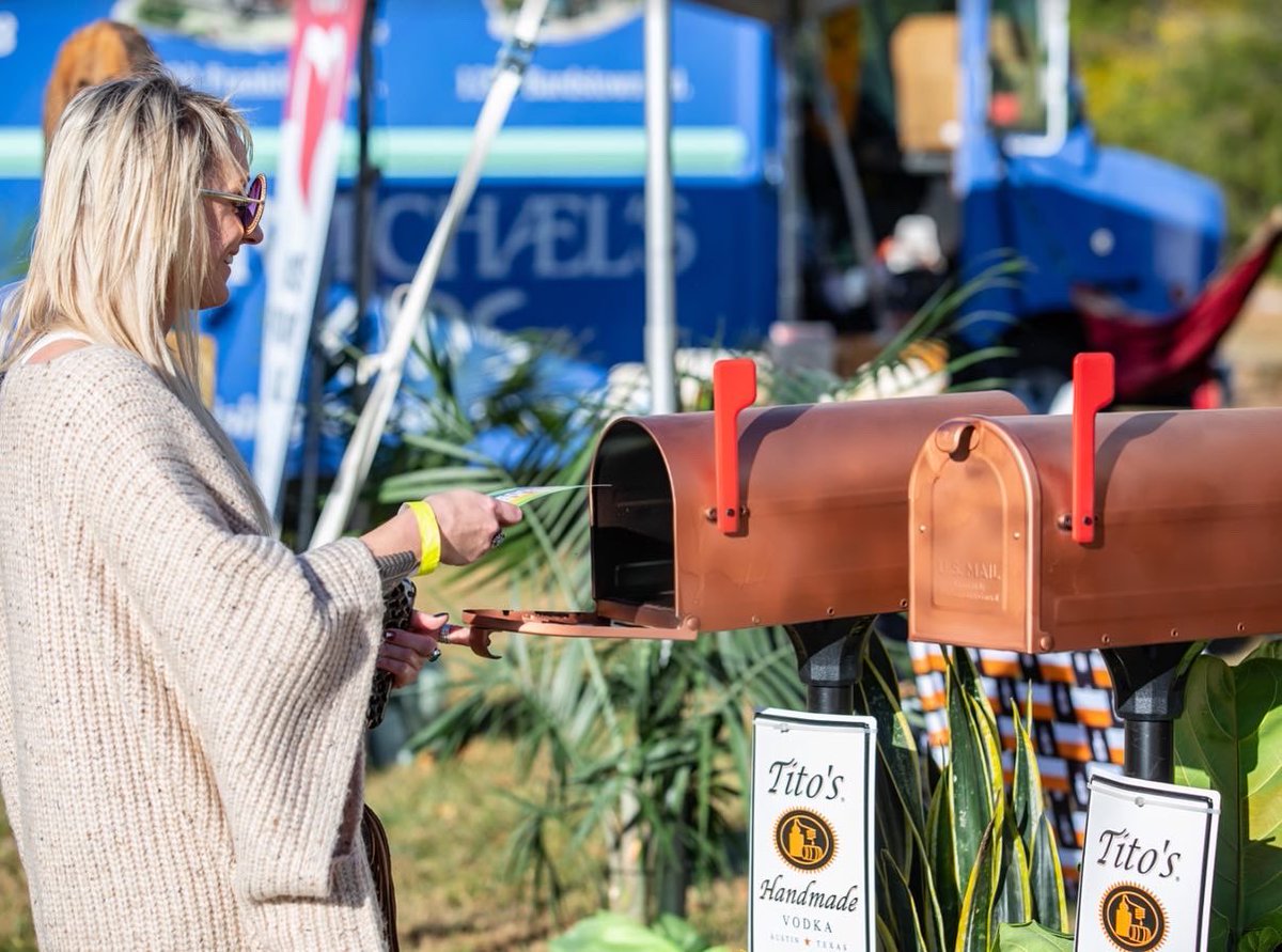 ArtofImpactco's tweet photo. Check out our recent festival activation: The "Love, Tito's Post Office" in partnership w/ @TitosVodka! Working with the #LoveTitos initiative, we spread awareness on the importance of mental health &amp; provided an opportunity for festival patrons to send out messages of positivity https://t.co/oksgPseacD