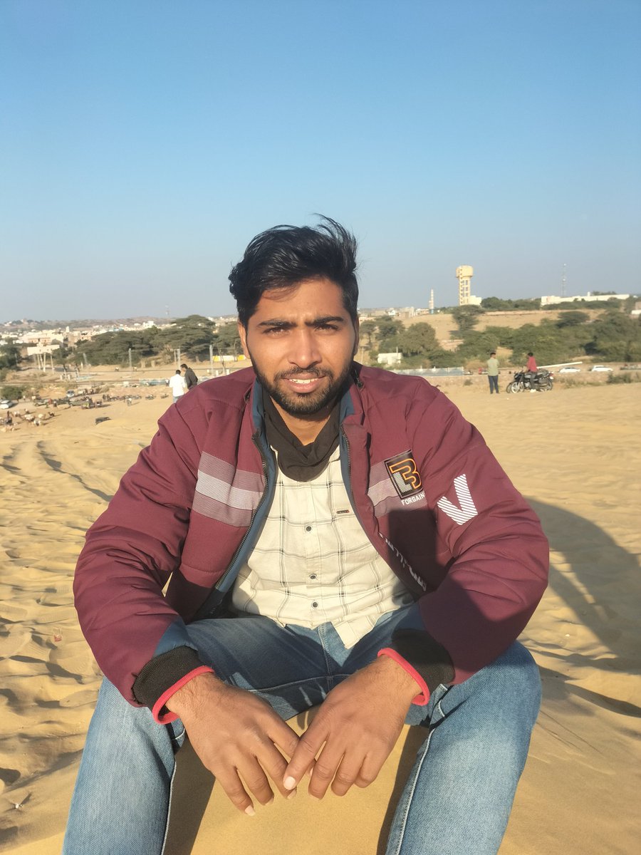 BaoriSunil's tweet photo. प्यार करना हो तो करना वतन परस्ती से,
ताकि खुशबू उठें हर पल तुम्हारी हस्ती से।
#sunilchoudharybaori @BaoriSunil 
@adgpi @DefenceMinIndia https://t.co/57kObS0tjZ