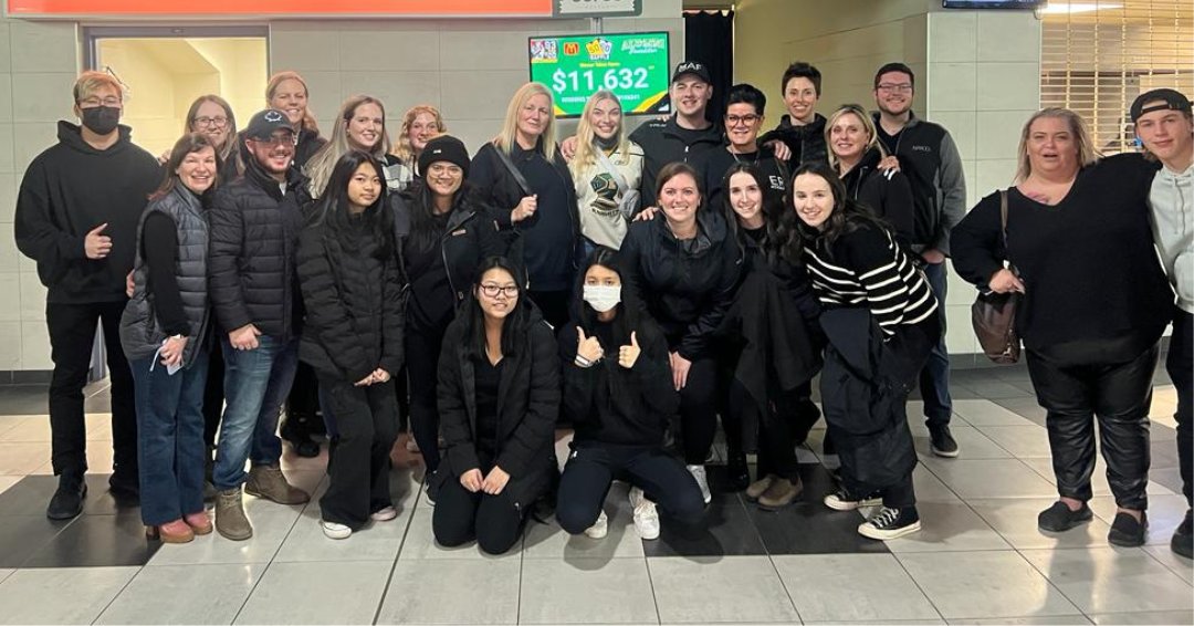 MarnerAssist's tweet photo. Together we can achieve anything! Thank you to the volunteers, the @LondonKnights &amp; all of you who purchased 50/50 tickets. We broke this season’s record for the highest total raised in a 50/50 draw to support youth mental health programs! #MakeAnAssist #NHL #OHL https://t.co/vxGf52TX6R