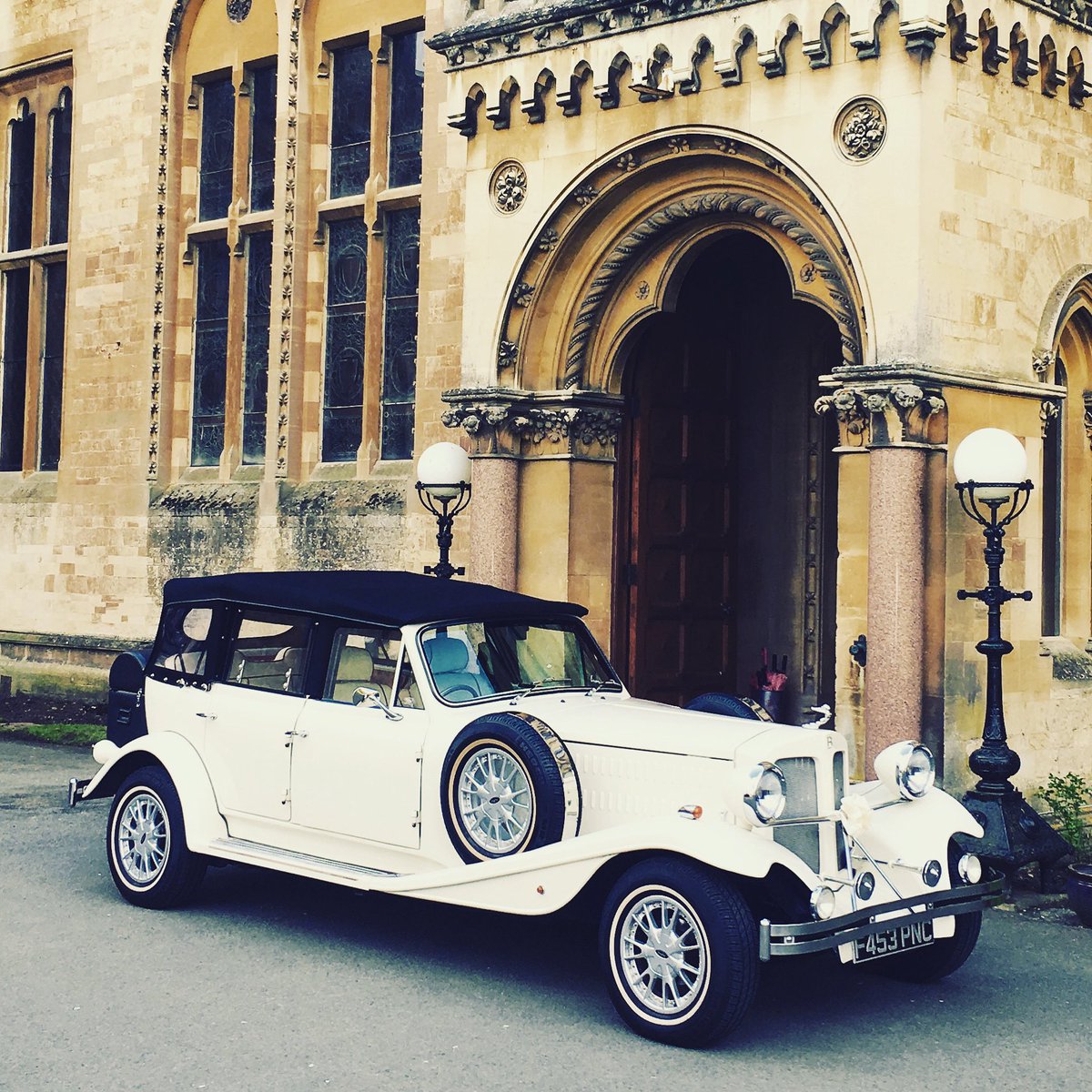 Book your vintage wedding car & limo at best prices. #wedding2023 #wedding #limo #bridal #2023wedding #bigday #vintagecar #classiccars a2z-limos.co.uk