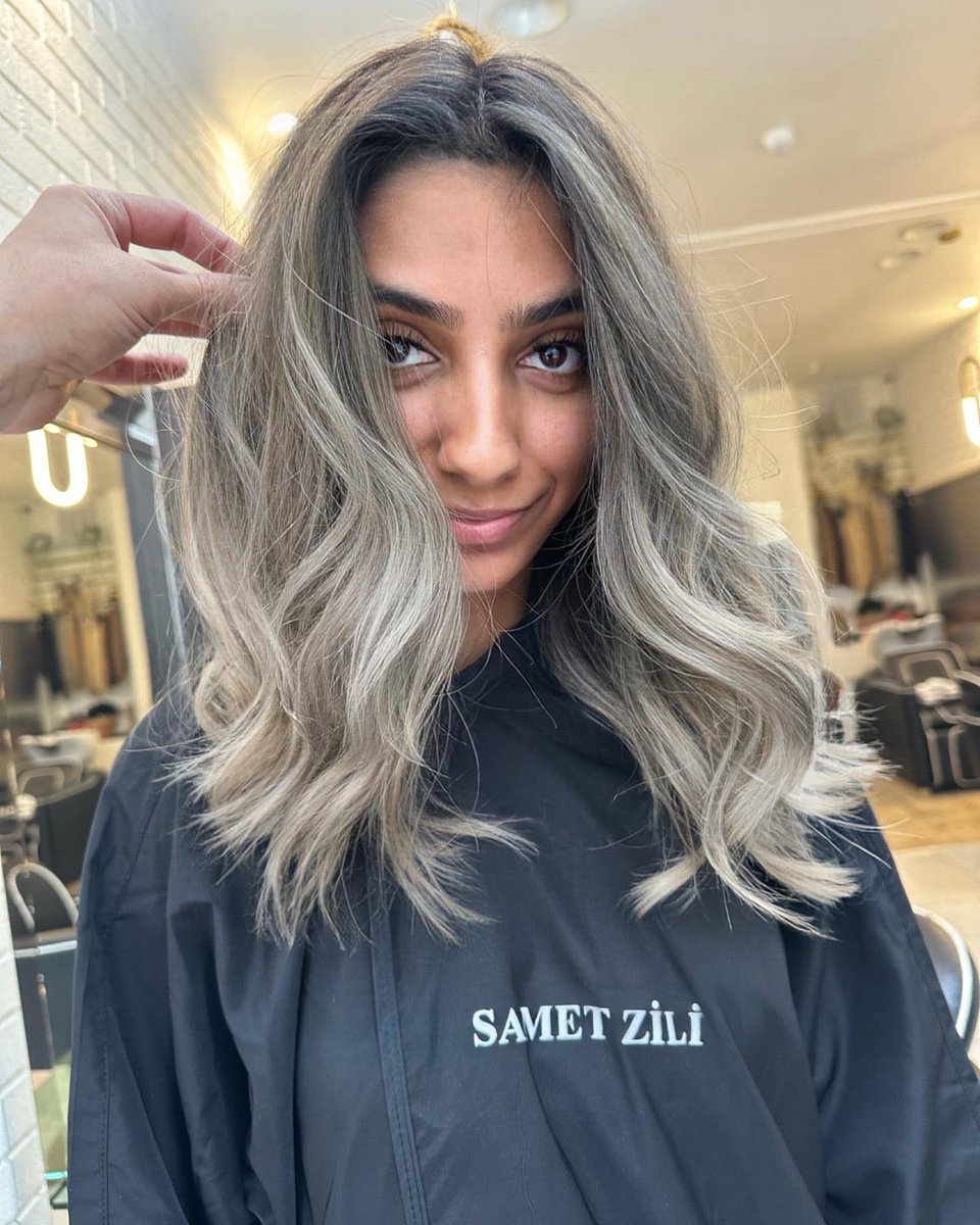 sametzilii's tweet photo. Ice blond #hair #london https://t.co/nl8uej2Z3R