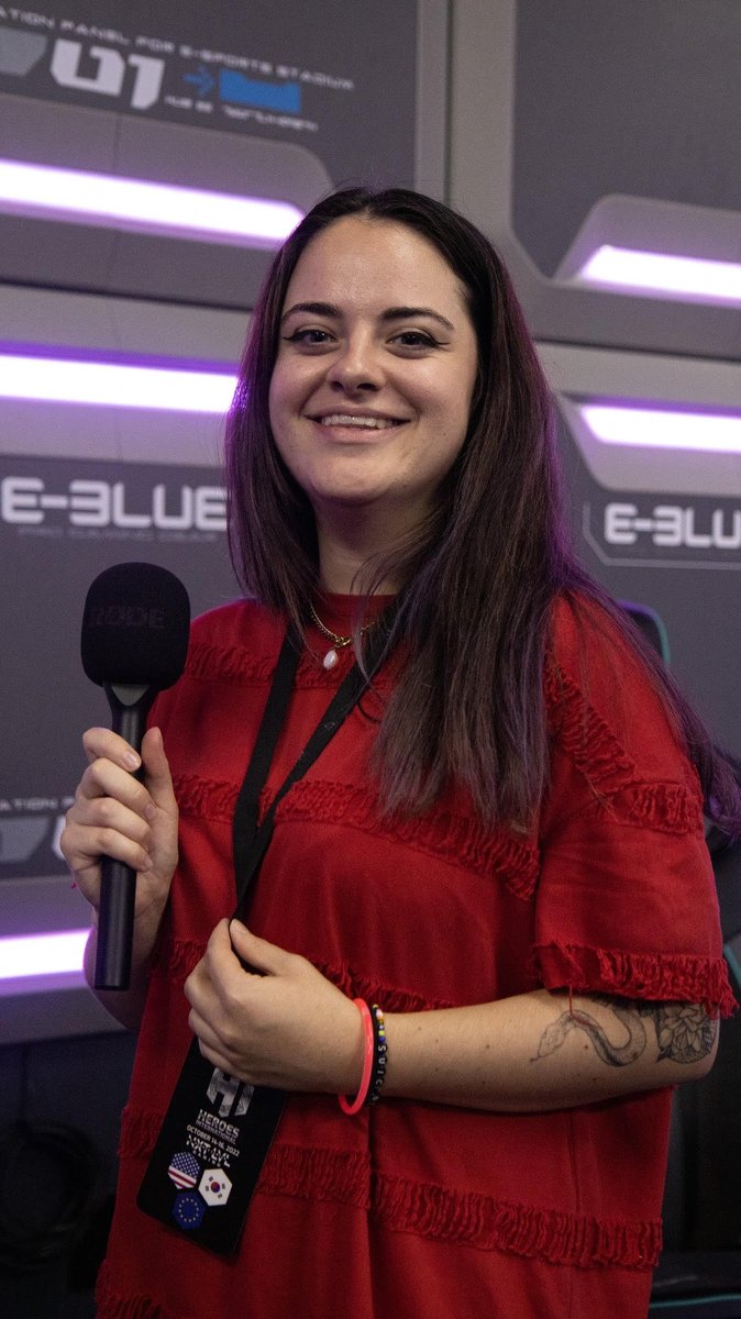 I'm looking for fulltime or freelance career opportunities in esports. Experienced hostess/sideline reporter for various events. 
Read more below 👇