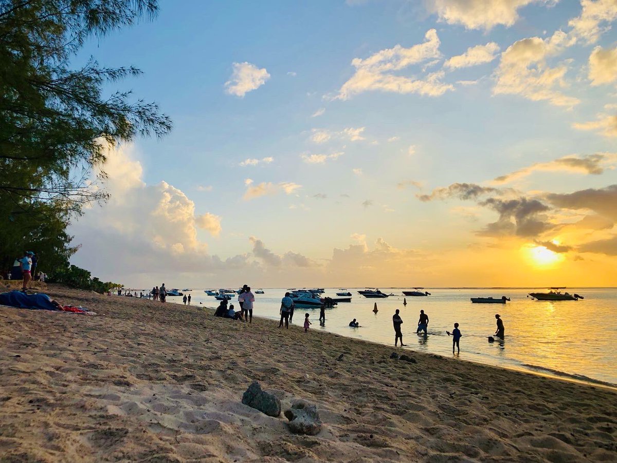 RHuijmans's tweet photo. Magic #mauritius #Sunset https://t.co/Hq64mwBjud