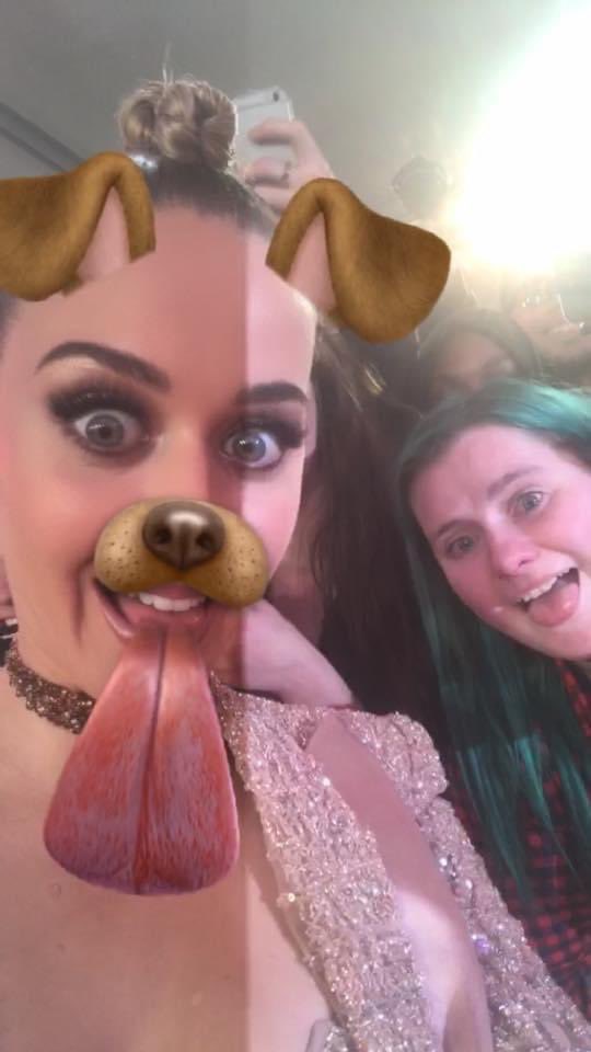 MandiieeTS13's tweet photo. @BRITs please can bring back public wristbands for the red carpet? I cannot believe it was 2017 when I last got the opportunity to be there … I miss it so much! ( ft. @raye @katyperry #SimonNeil @BiffyClyro & @elliegoulding ) ❤️✨ https://t.co/5s41dbomB8