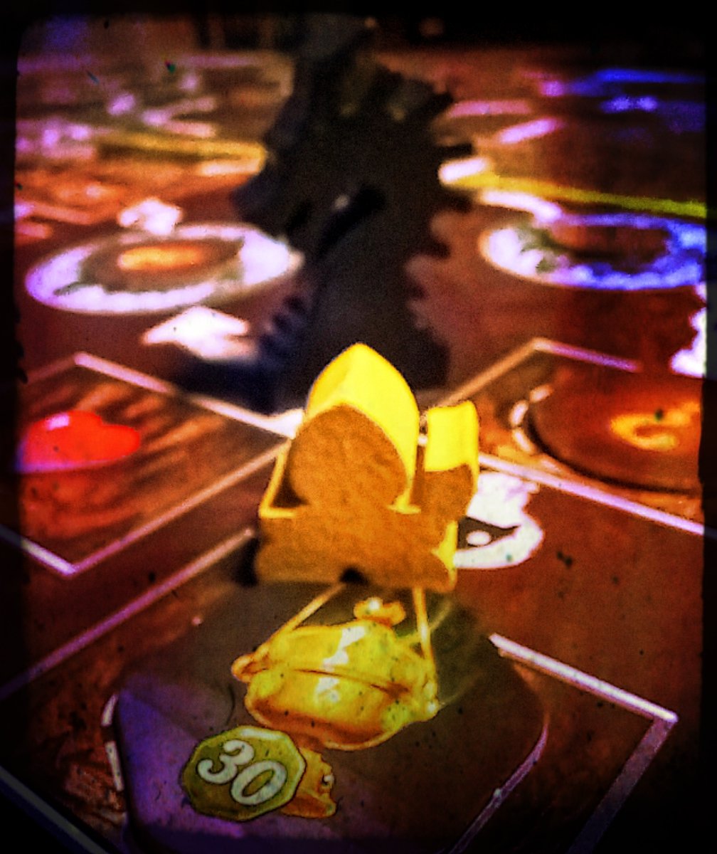 MsStandart's tweet image. Oh, hübscher Loot! Aber warum ist der Typ dahinten so unentspannt? 🤔 #Klong @KraftSpiele