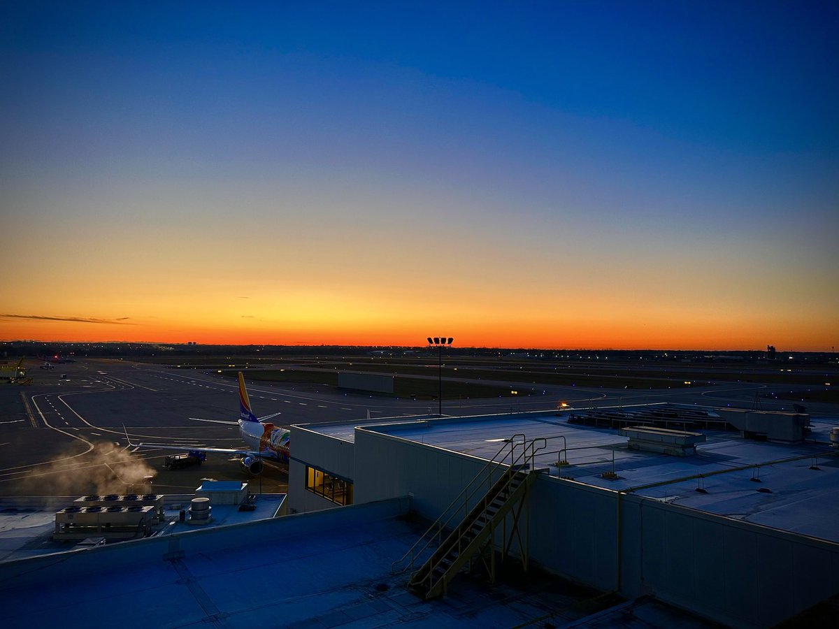 tk42967's tweet photo. It’s going to be a good day at the #airport. But everyday is a good day at the airport. #JohnGlennInternational ⁦@columbusairport⁩ https://t.co/2JZavozG02