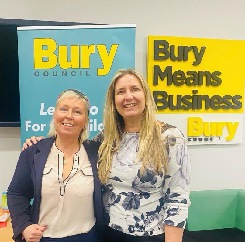 LisaBFamilySafe's tweet photo. Can you guess where me and @SiobhanRPatton are today? So lovely to be seeing people face to face today to talk and plan for #familysafeguarding #change @FamilySafeHerts https://t.co/h1AS1JsGUw
