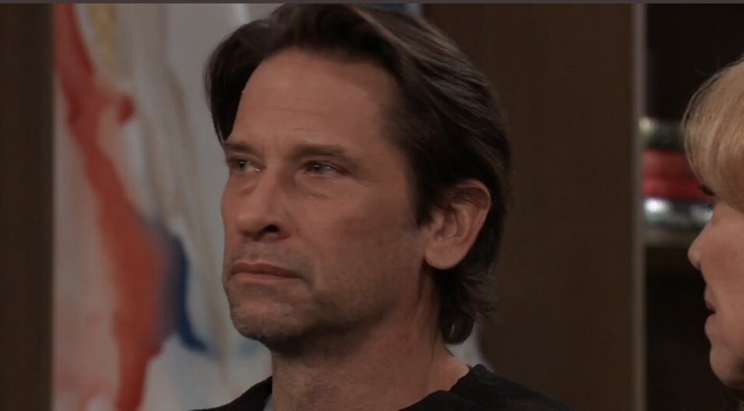 SoapJenn's tweet photo. When you could have had a fun pairing with Britt but someone sent Frank a text... https://t.co/RoJ9yxRfEv