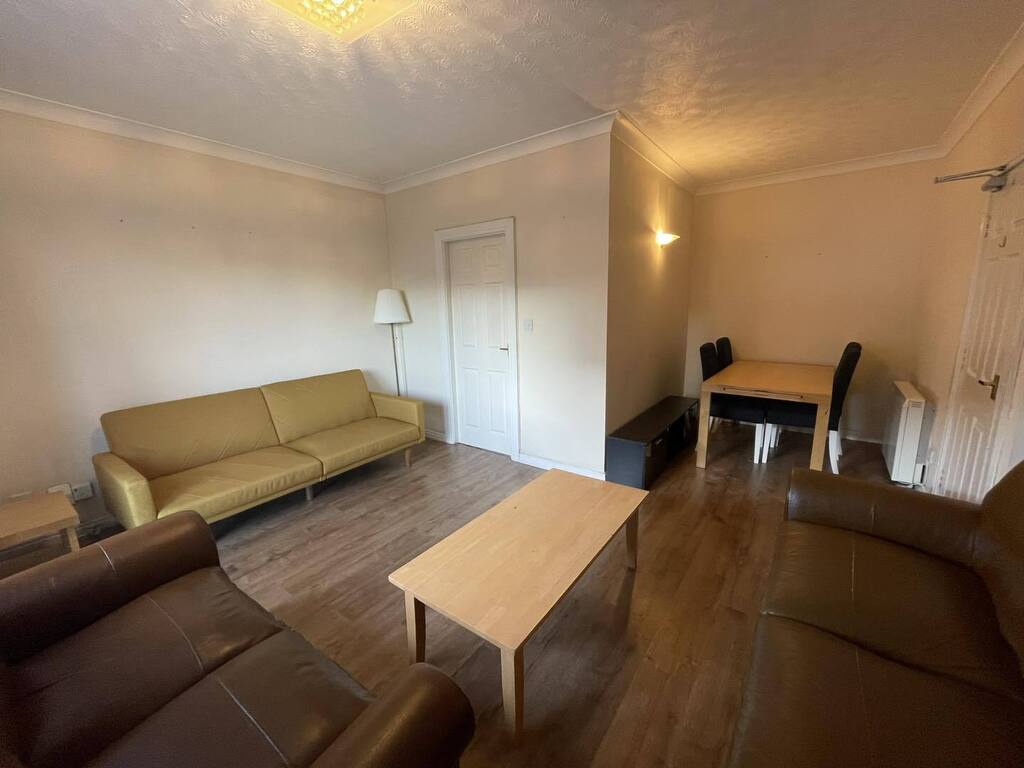 🏡 New To The Market 🏡

Two bedroom flat situation in Sallyport House, Quayside! Available from January at £825.00PCM.

Brief description:
-two bedrooms
-allocated parking 
-upper floor flat
-furnished
-ideal location for easy access to the City Centr… instagr.am/p/CnCk6_6P631/