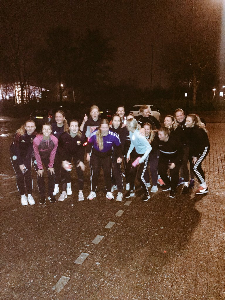 ZeerobbenVR1's tweet photo. We zijn weer los! #straatvoetbal #alternatief @ZeerobbenTweets VR1 #fotograafHenk https://t.co/ajvVjmteZv