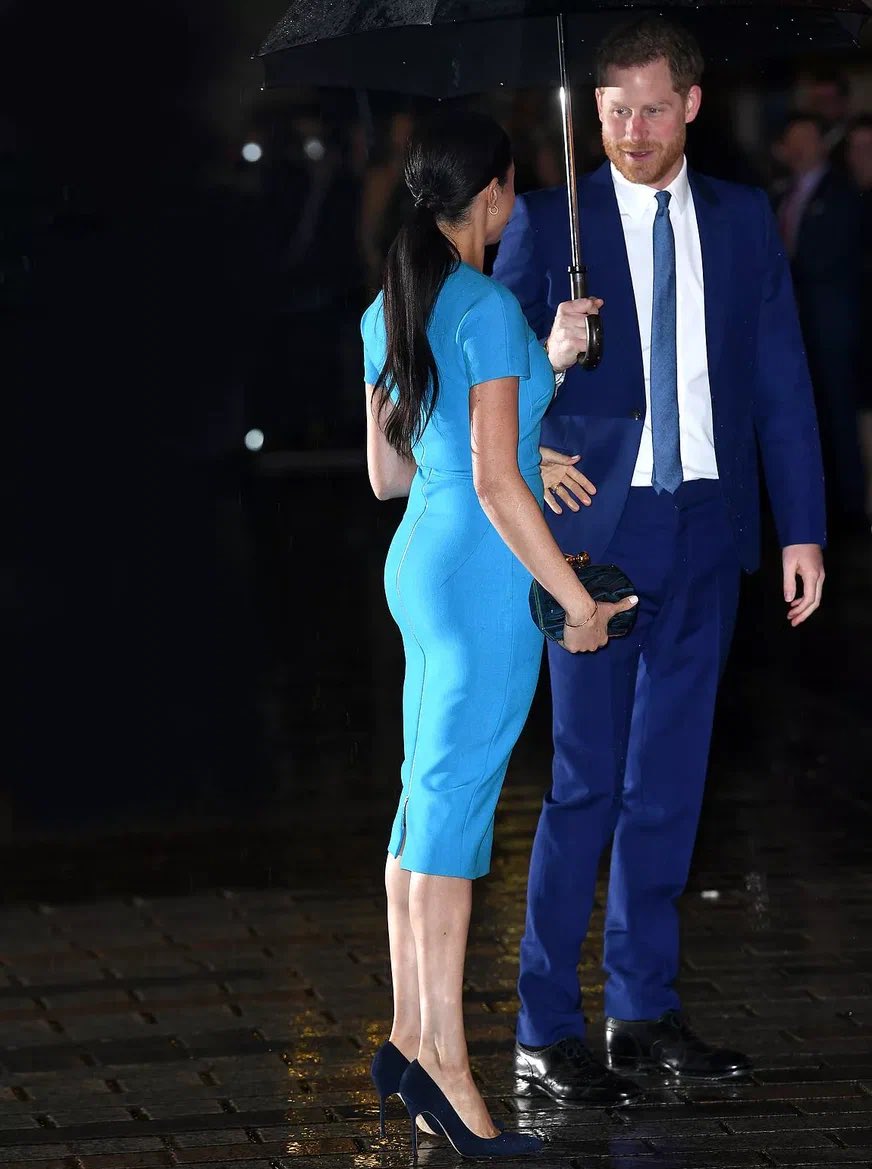 HRH_Christinaa's tweet photo. Harry is a deeply traumatized person. His injuries are successfully triggered and monetized by his wife. #savePrinceHarry #MeghanMarkle https://t.co/t3tepwg4QW