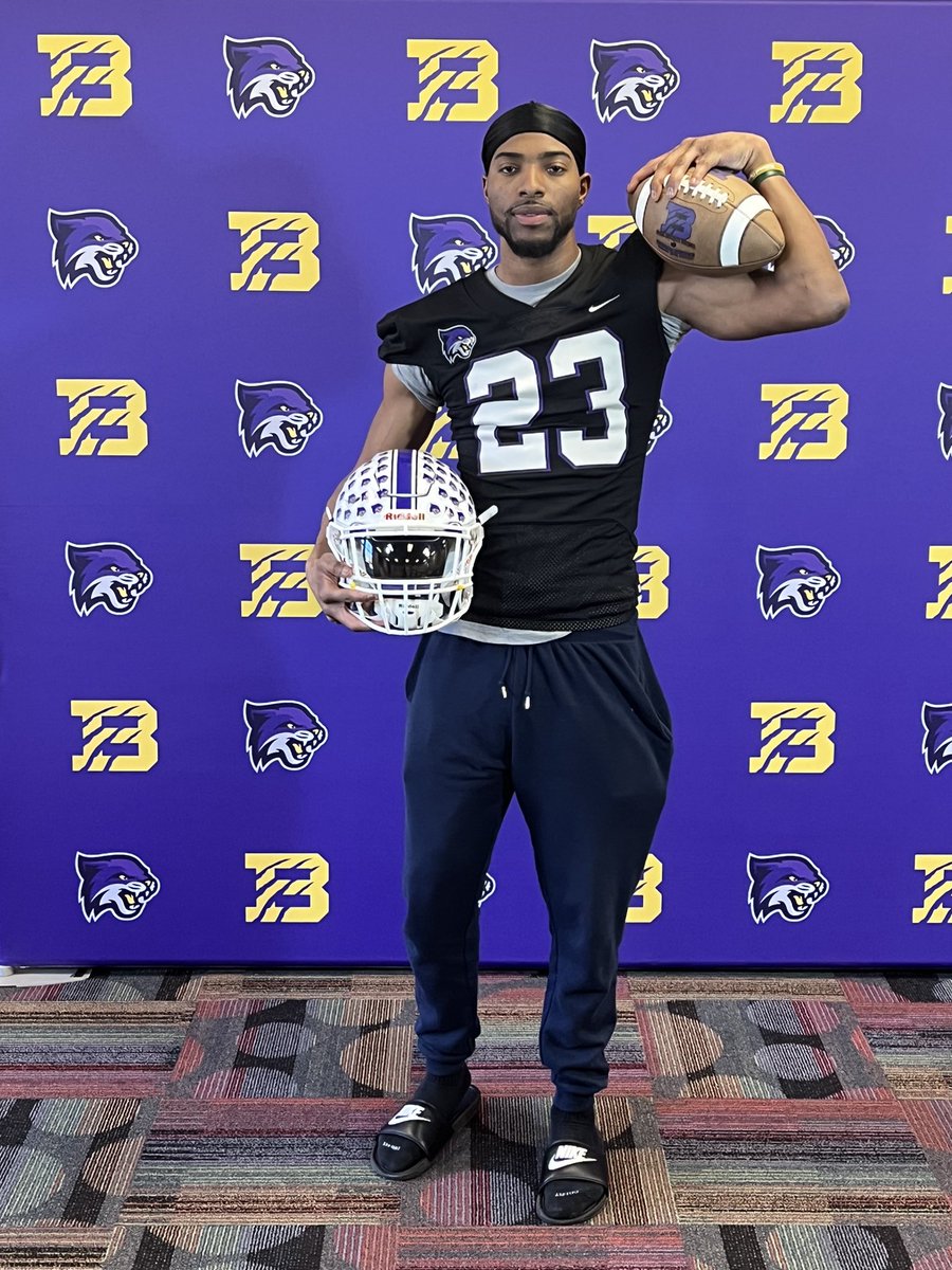 R_chandler219's tweet photo. Blessed with a opportunity im taking full advantage of appreciate the opportunity let’s work 😈 @BU_FootballTN  @BIGshadowMIKE @_CoachBrewer @CoachKLBs @Coach_Springer1 @LPSA_FREEDMEN @CoachTate1 @Coachtrio94 @QBcoach @QBCoachDavis @DianAvasDad @CoachFunch https://t.co/M3HIgnXTAE