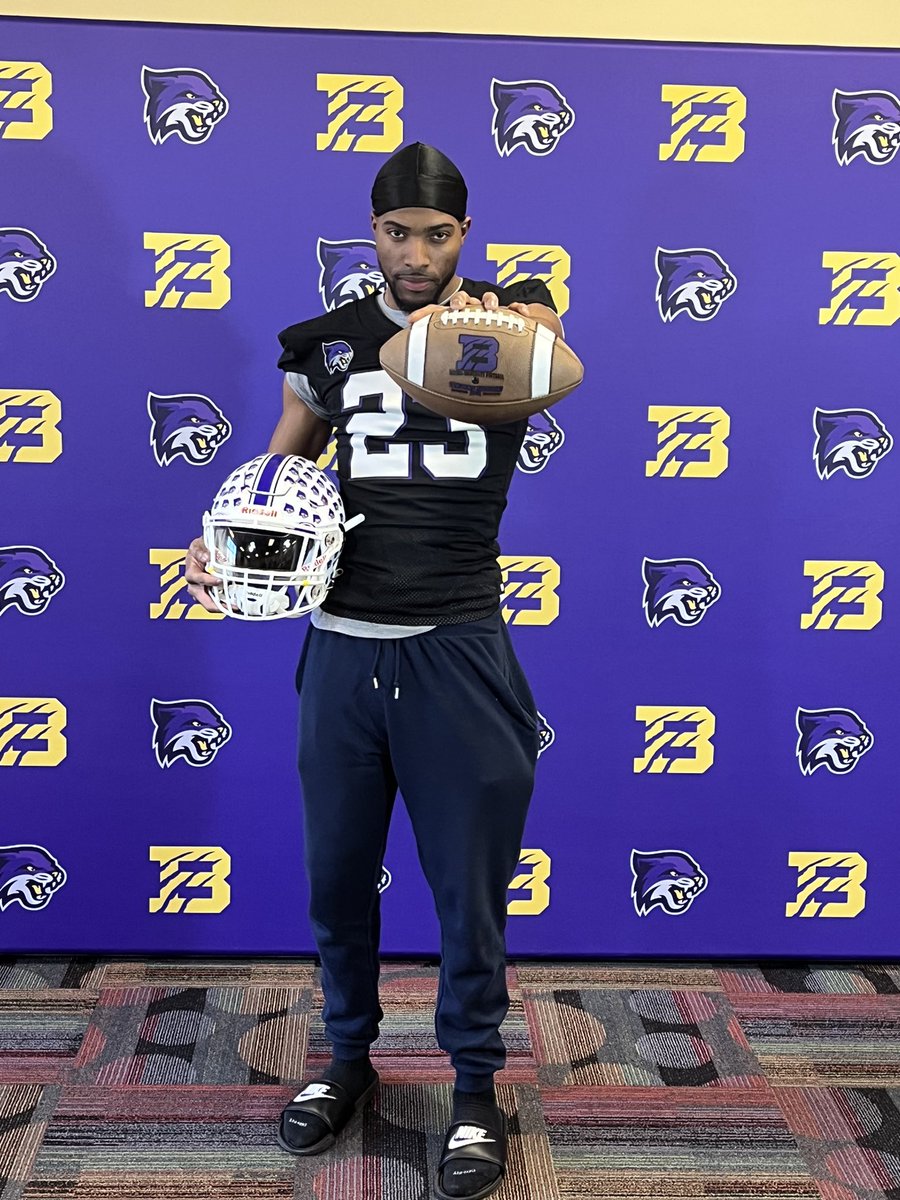 R_chandler219's tweet photo. Blessed with a opportunity im taking full advantage of appreciate the opportunity let’s work 😈 @BU_FootballTN  @BIGshadowMIKE @_CoachBrewer @CoachKLBs @Coach_Springer1 @LPSA_FREEDMEN @CoachTate1 @Coachtrio94 @QBcoach @QBCoachDavis @DianAvasDad @CoachFunch https://t.co/M3HIgnXTAE