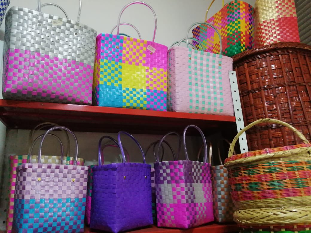 IPESBogota's tweet photo. La Plaza Distrital de Mercado 12 de Octubre hace parte de la ruta turística #VamosPalMercado. 

Aquí podrás encontrar hermosas artesanías tradicionales con los nuevos estilos y colores de moda.🛍️👒🧶 Visita nuestra Red de #PlazasDeDistritalesDeMercado y apoya la economía local ✅ https://t.co/8xVeOBMISH