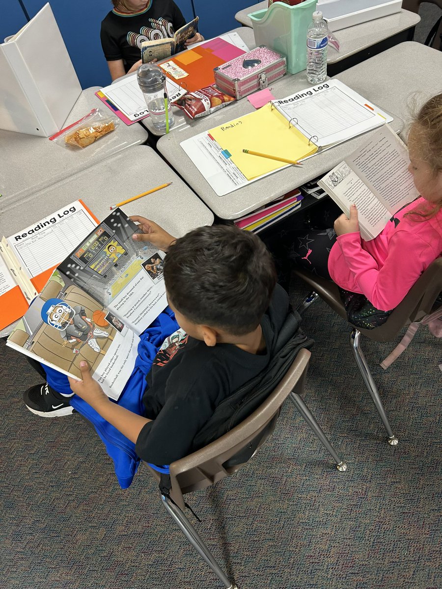MrsJacobsonPGE's tweet image. Already back at it with the independent reading continuing to build that reading stamina! @PGE_CougarCubs students track their pages read to notice their stamina! #growingreaders #literacyislife