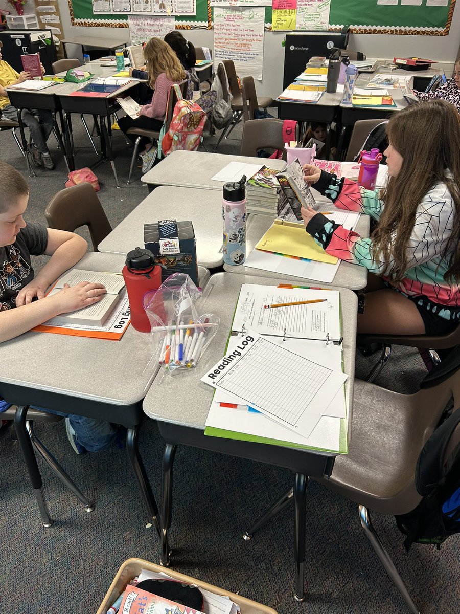 MrsJacobsonPGE's tweet image. Already back at it with the independent reading continuing to build that reading stamina! @PGE_CougarCubs students track their pages read to notice their stamina! #growingreaders #literacyislife