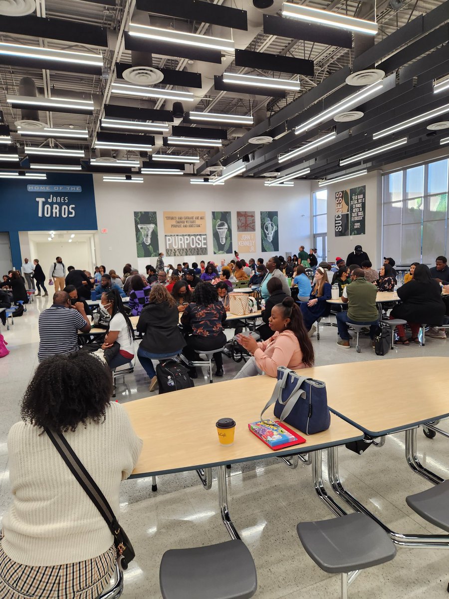 vakesia's tweet image. District Staff Development is under way! @JonesMS_AISD #MiddleSchoolMatters @TRod_Math13