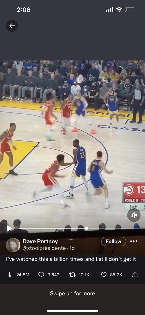 Boooooostedd's tweet photo. @stoolpresidente Look at his knee. Bounce pass @stoolpresidente https://t.co/qw2pWeV2cj