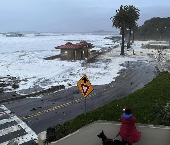 sccounty's tweet photo. The storm has caused significant damage throughout the county and along the coast, including heavy damage to piers in Capitola and Seacliff. High tide and large surf is a dangerous combination - avoid the coast. https://t.co/XiyuJBQUFB